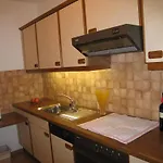 Jakob, Appartement
